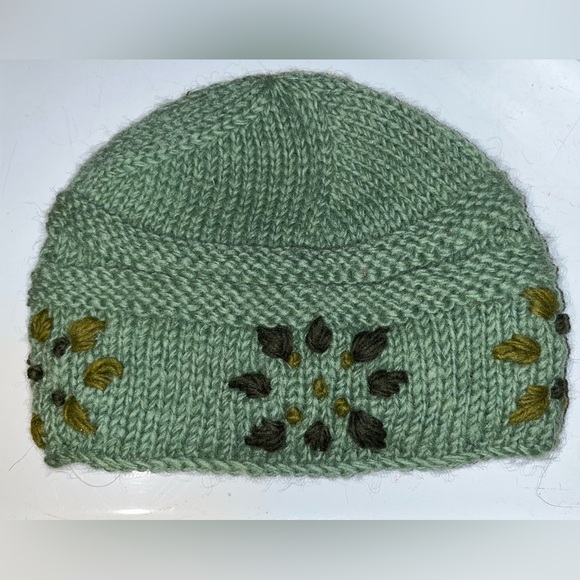 Wool Embroidered Winter Hat NWOT - Picture 7 of 7